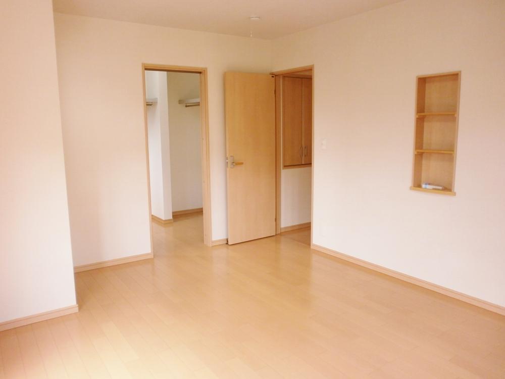 Other introspection. 9.5 Pledge bedroom (3 pledge walk-in closet with)