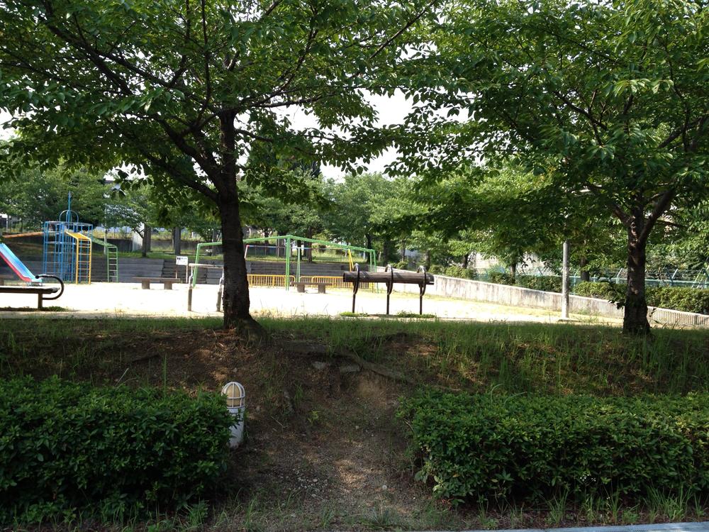 View photos from the dwelling unit. View from local (07 May 2013) Shooting Property south of the park