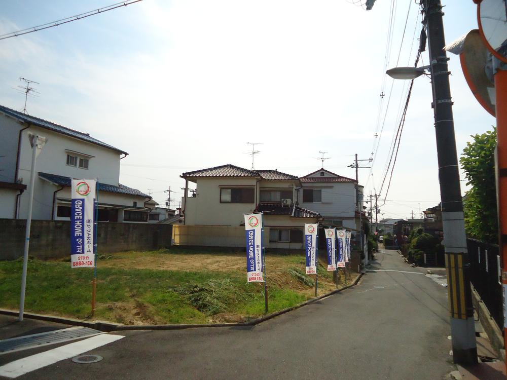  [Local land photo] Front road is also widely, You could live comfortably.