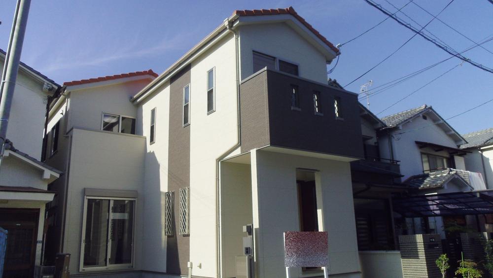 Local appearance photo. Sunny nice property