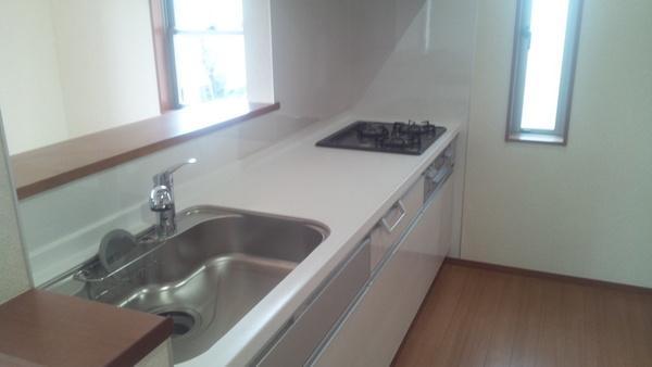 Kitchen. Face-to-face kitchen where you can enjoy a conversation while cooking