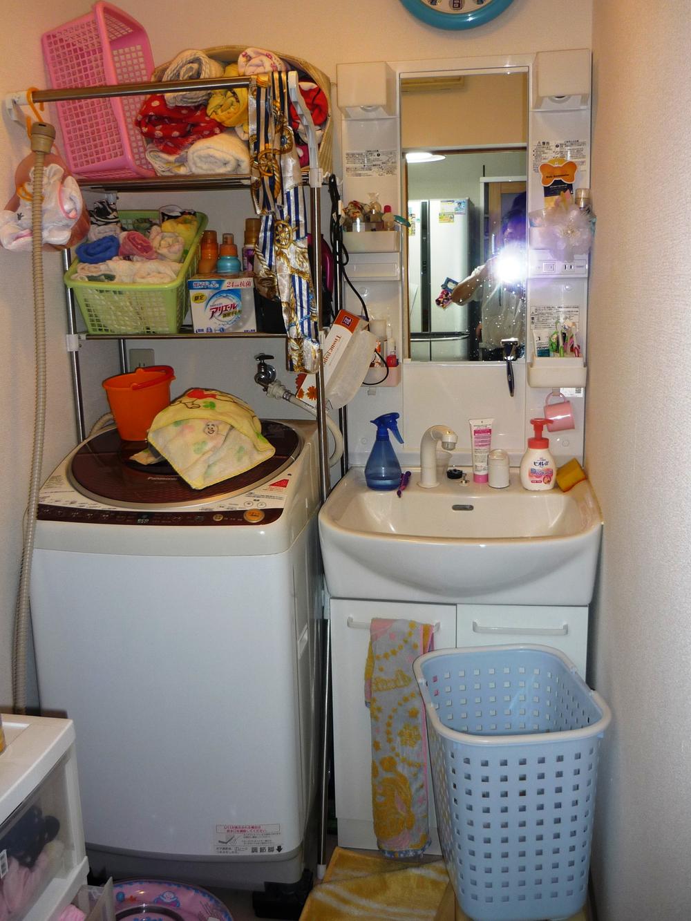 Wash basin, toilet. Indoor (September 2013) Shooting