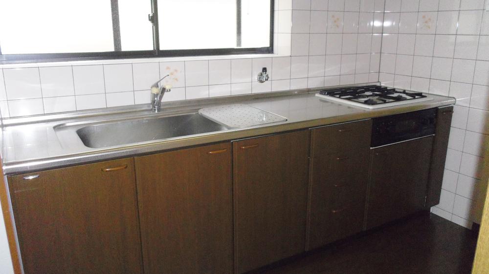 Kitchen. Bright kitchen. 