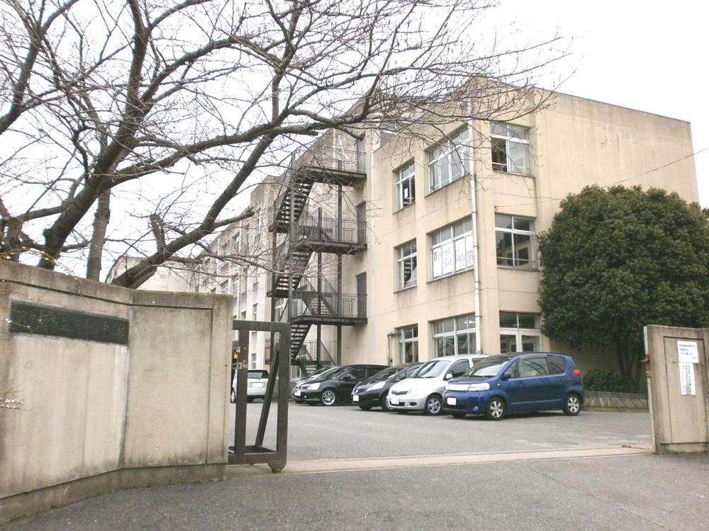 Junior high school. Habikino Municipal Kawaharajo until junior high school 1134m