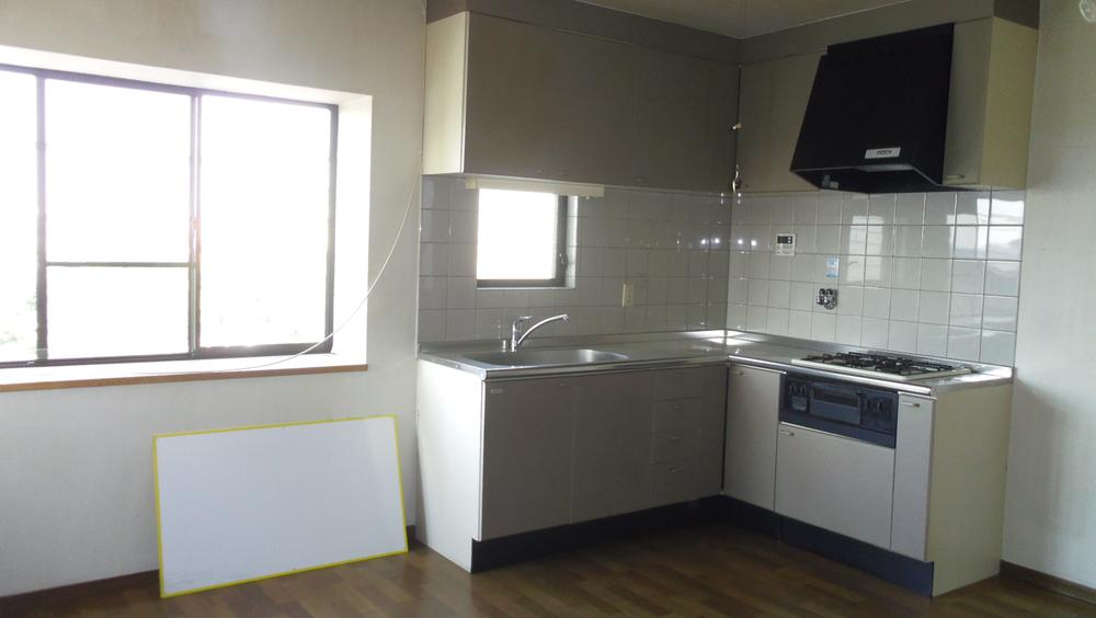 Kitchen. It has become a very bright kitchen. 