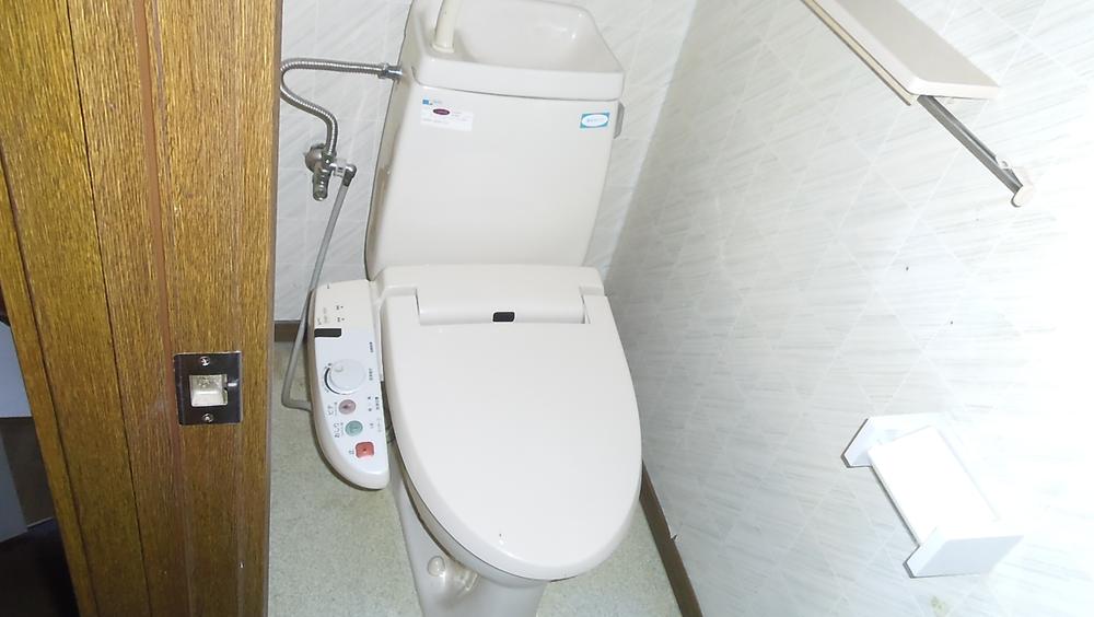 Toilet. Toilet, we have based on white. 