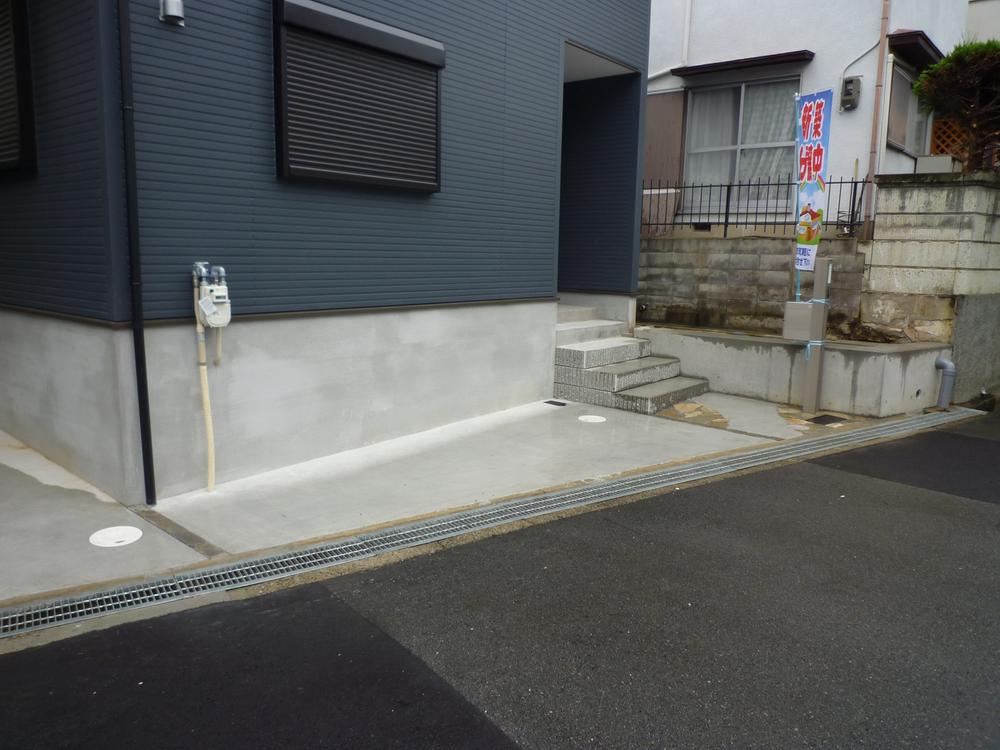 Parking lot. Front road is spacious