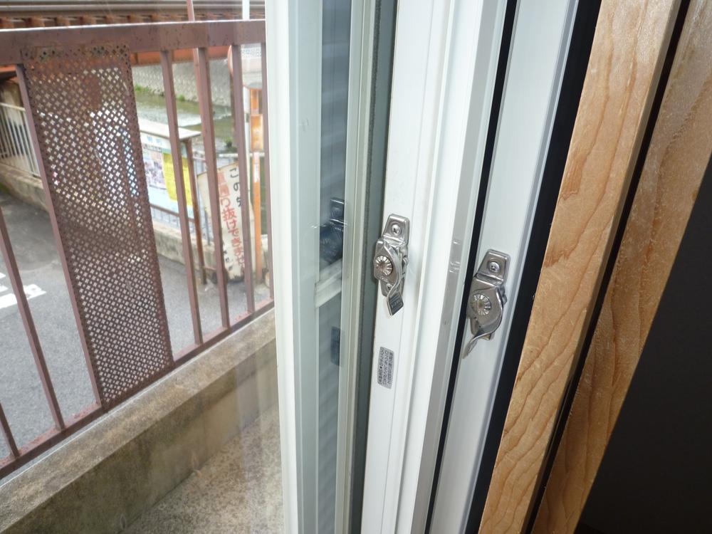 Other local. all rooms Double sash It is very quiet. 