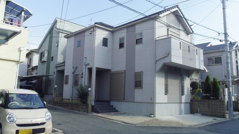 Local appearance photo. Is a corner lot