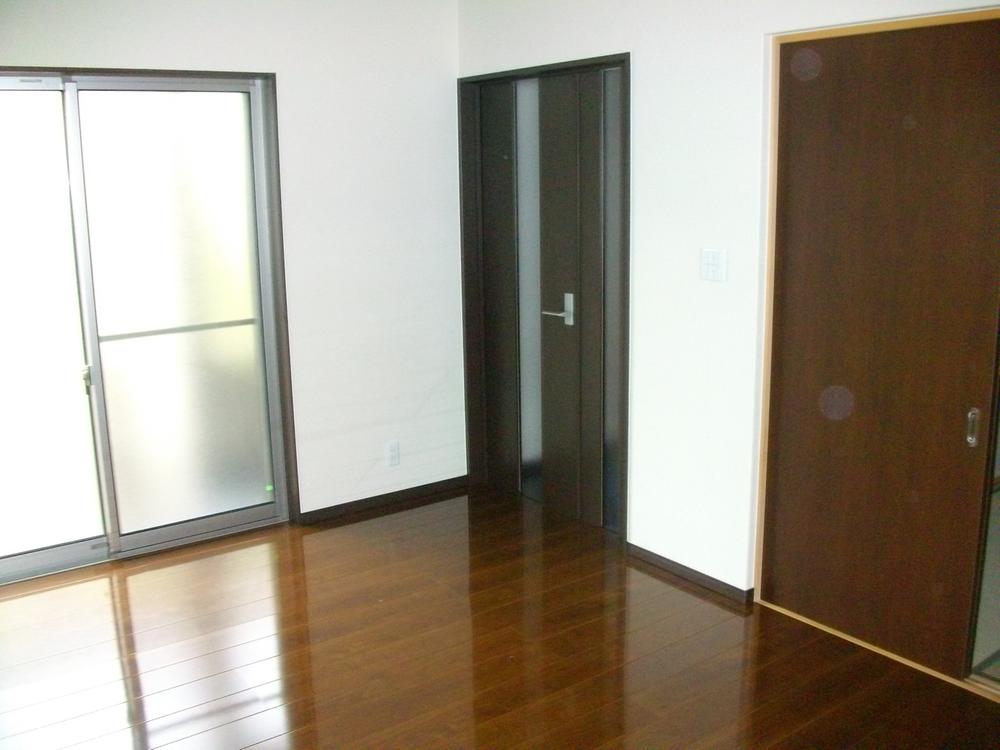 Living. Bright living