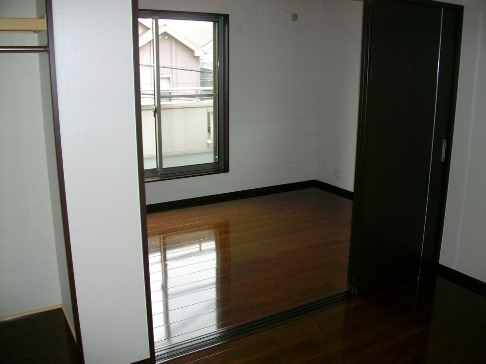 Non-living room. It bulkhead. In accordance with the growth of the child