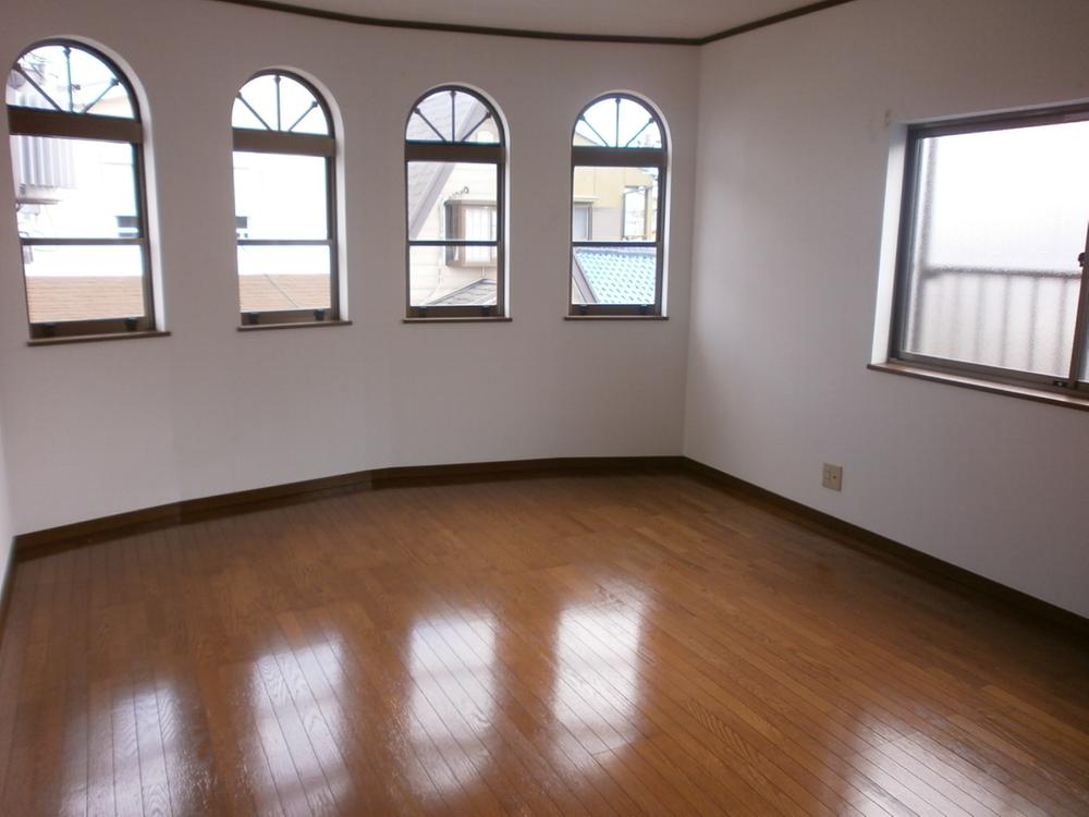 Non-living room. Full of windows in the living room