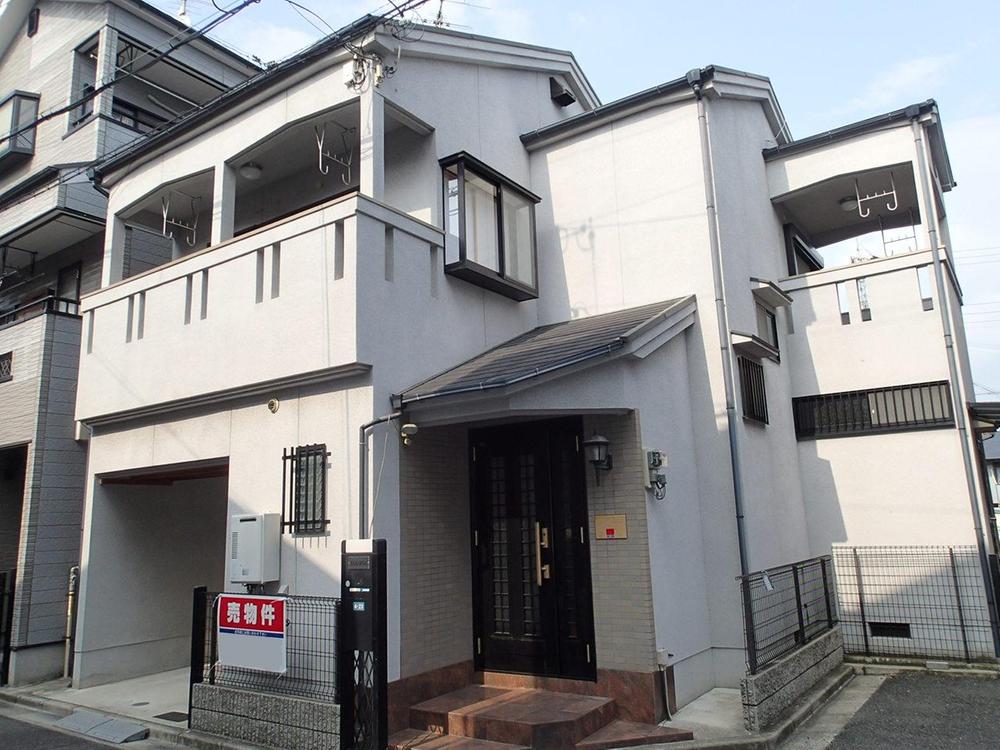 Local appearance photo. Local (07 May 2013) Shooting