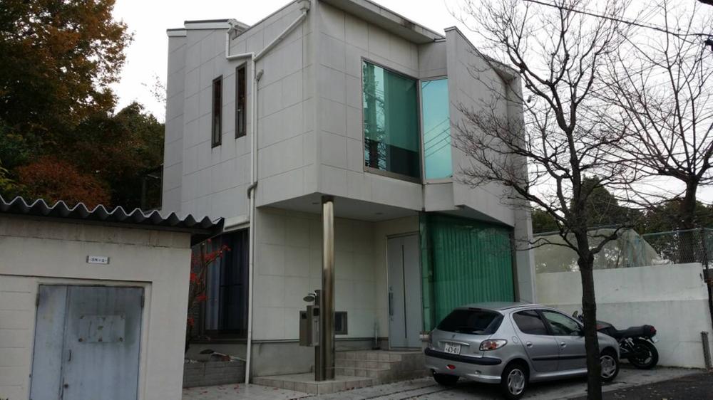 Local appearance photo. Stylish appearance