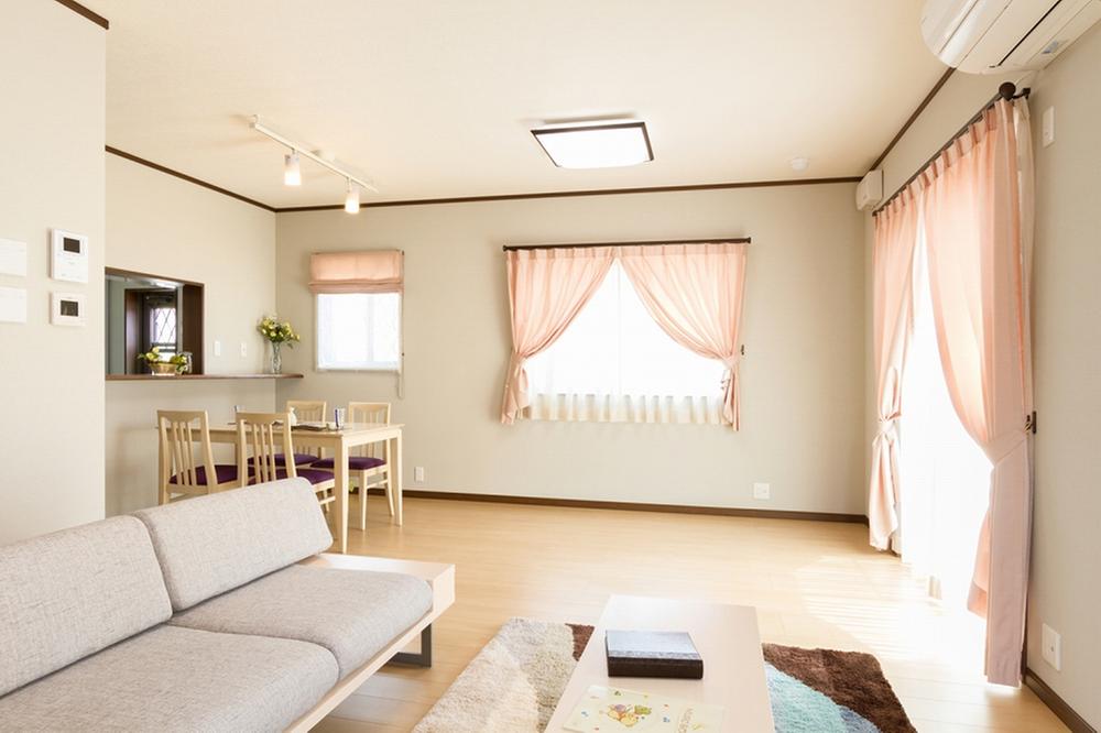 Living. Moments of family reunion in bright LDK.