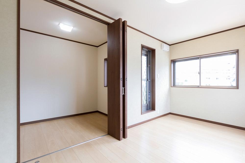 Non-living room. The master bedroom of 7.5 quires is, 3 Pledge walk-in closet is attached.