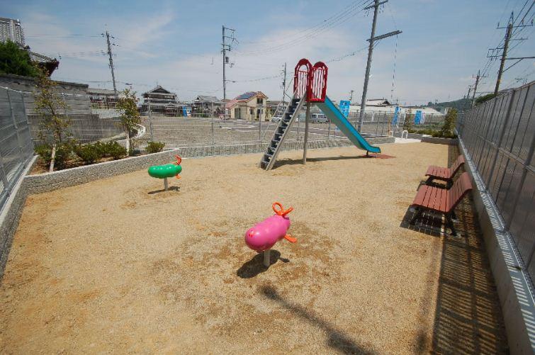 Other. Play the child is in the compartment, Little park also available. Was created by thought that good and also be a trigger that can mom friend in the compartment.