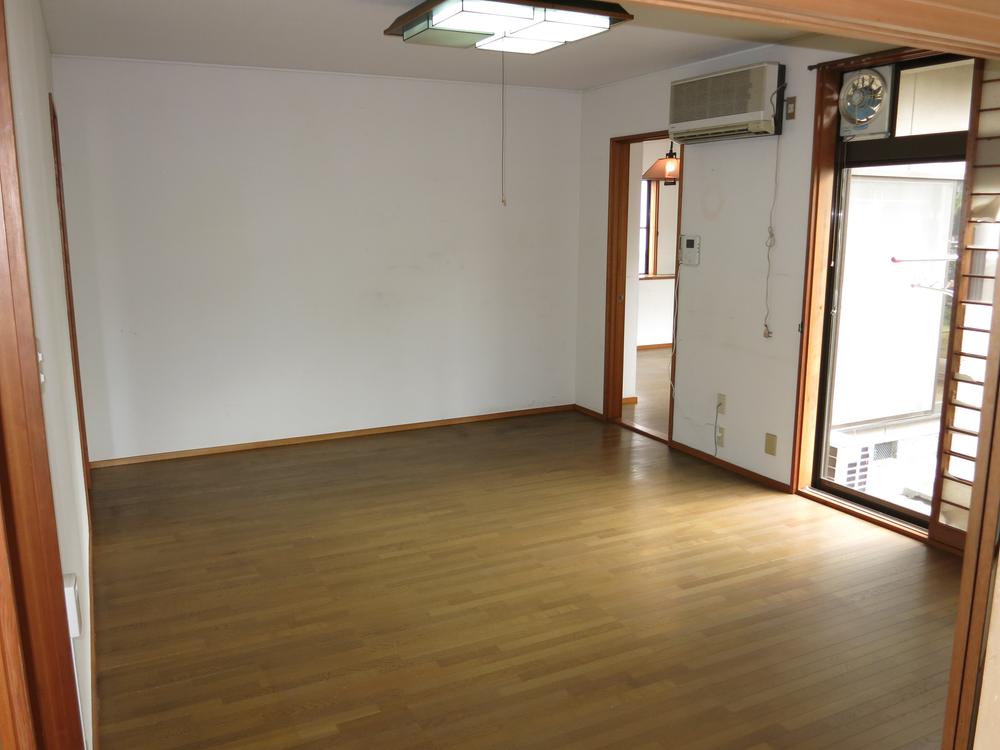 Non-living room. Indoor (10 May 2013) Shooting