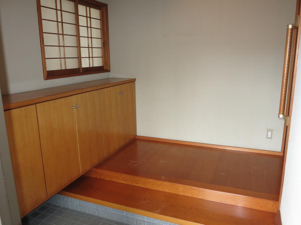 Entrance. Local (10 May 2013) Shooting