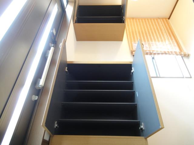 Entrance.  ◆ Shoe box ◆ 