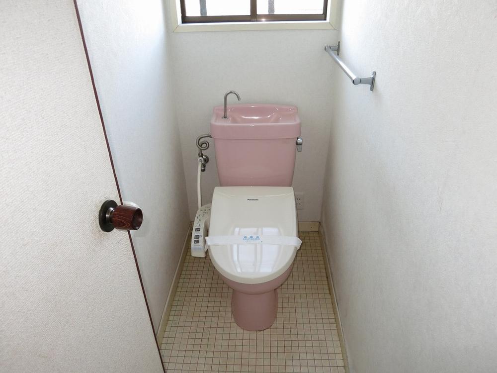 Toilet. Indoor (September 2013) Shooting