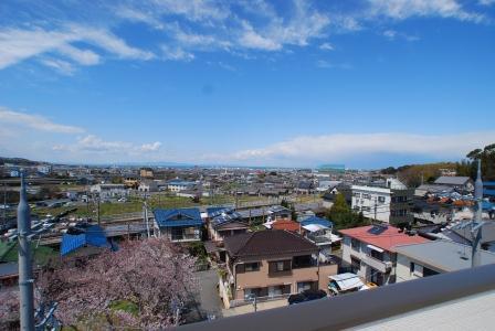 View photos from the dwelling unit. Longing of living overlooking the sea from the rooftop.