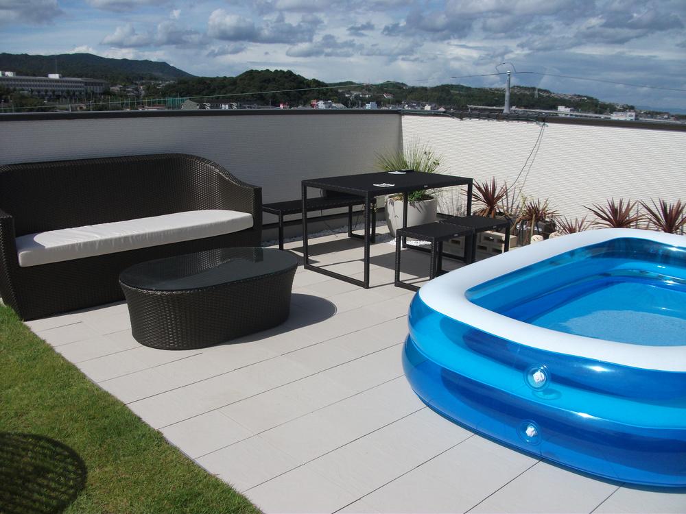 Other introspection. Summer day, Landscape with a pool on the roof.