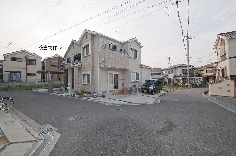 Local photos, including front road. Local (May 2012) shooting