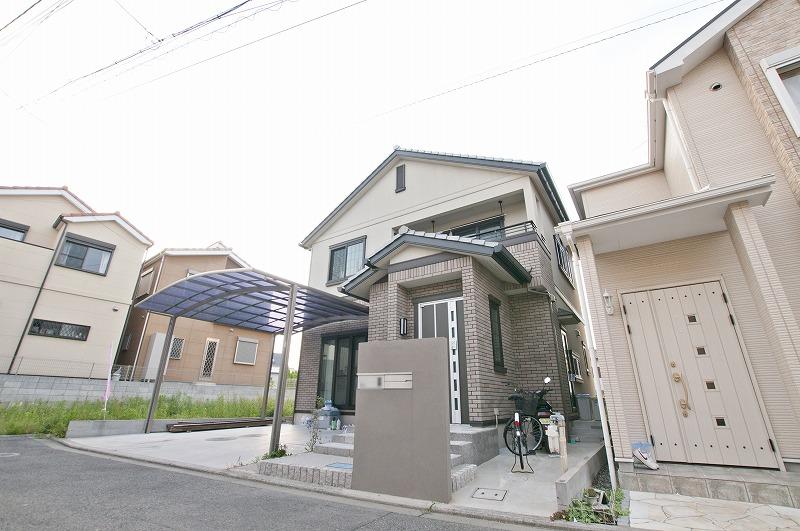 Local appearance photo. "Dream House" series!