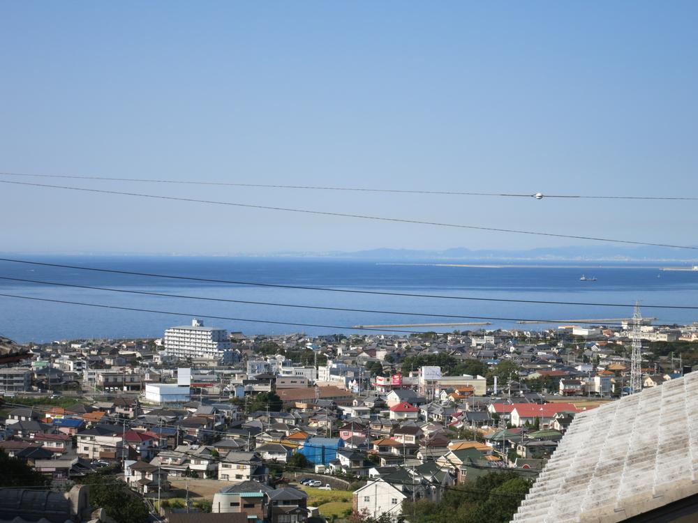 View photos from the dwelling unit. View from the site (October 2013) Shooting