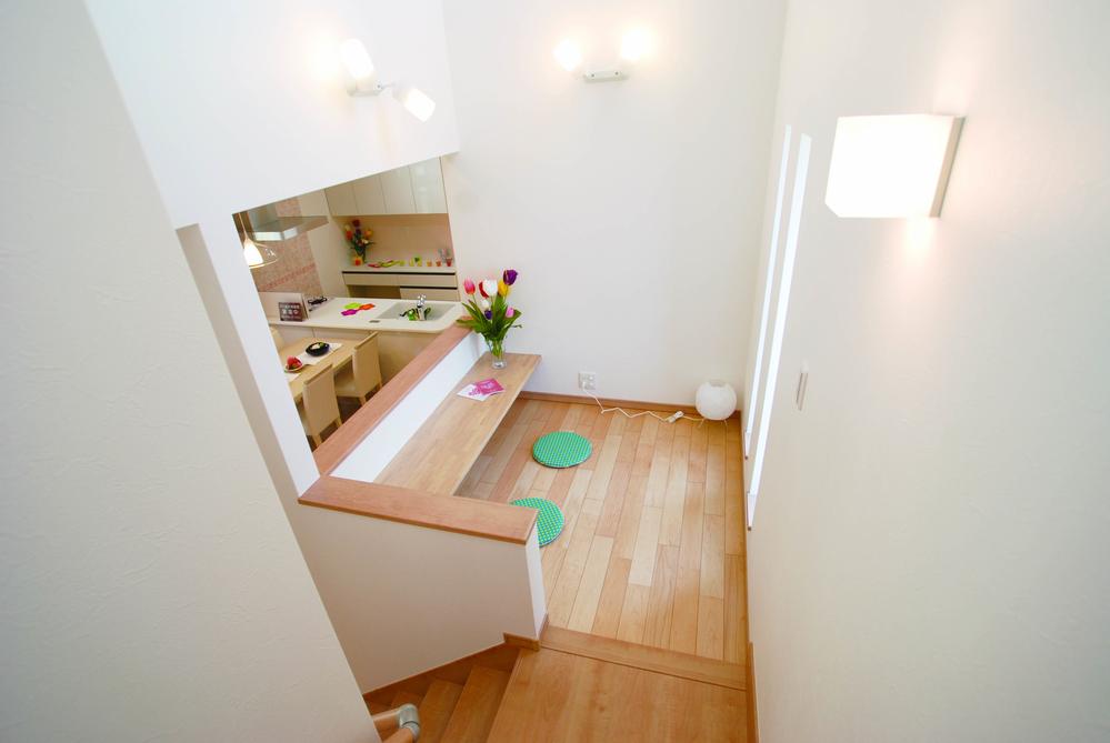 Same specifications photos (living). Skip floor family of communication spread.