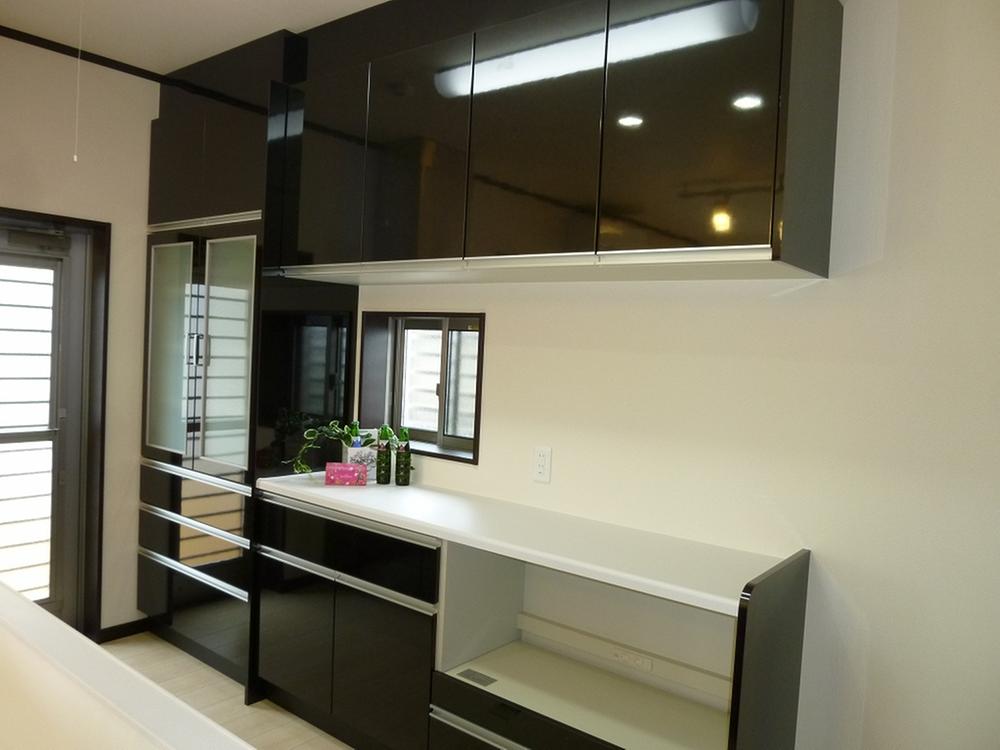 Other Equipment. Rear storage behind the kitchen. Not only housing to put the dishes, Also it can be useful as a space, such as Ready-To-Eat.