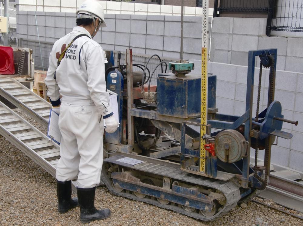 Construction ・ Construction method ・ specification. Ground survey of all of the site ・ Warranty request to a third-party organization. Earth strength of using, for example, Swedish sounding testing machine ・ Consider the ground measures carried out geological survey, Make the house of the foundation building in the exact method.