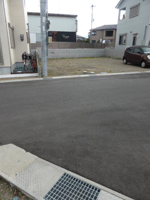 Local photos, including front road. Local (12 May 2013) Shooting