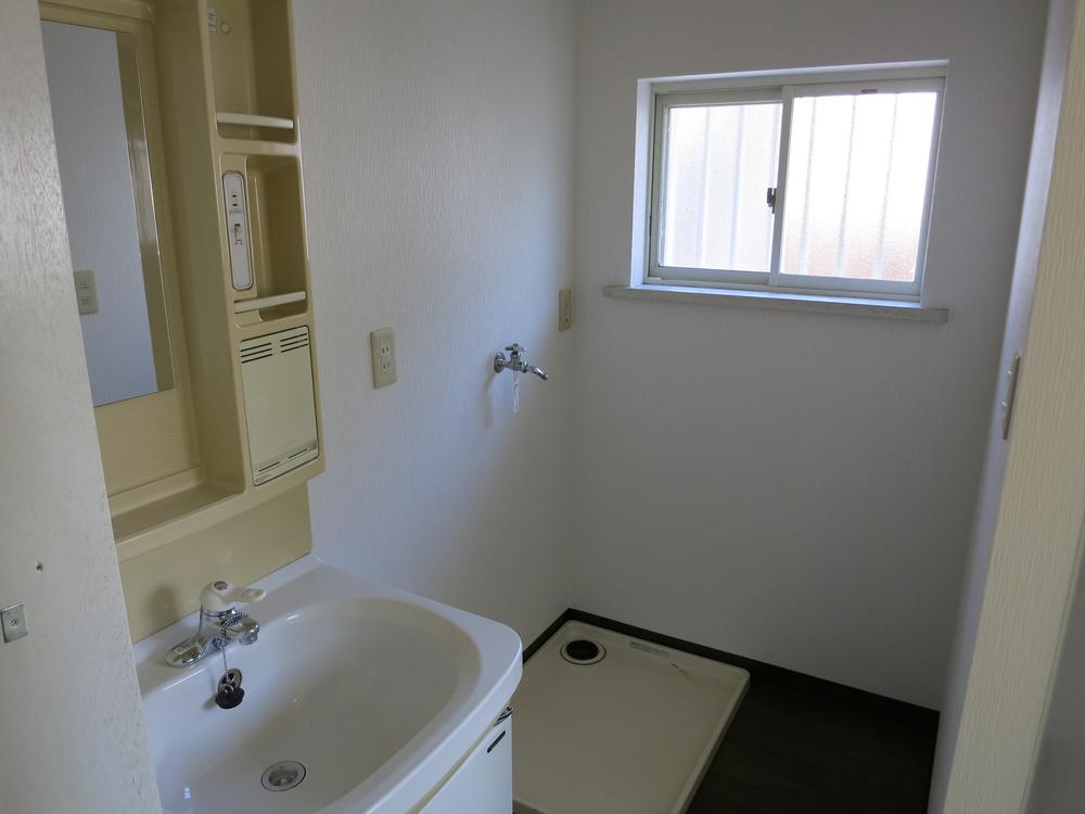 Wash basin, toilet. Indoor (September 2013) Shooting