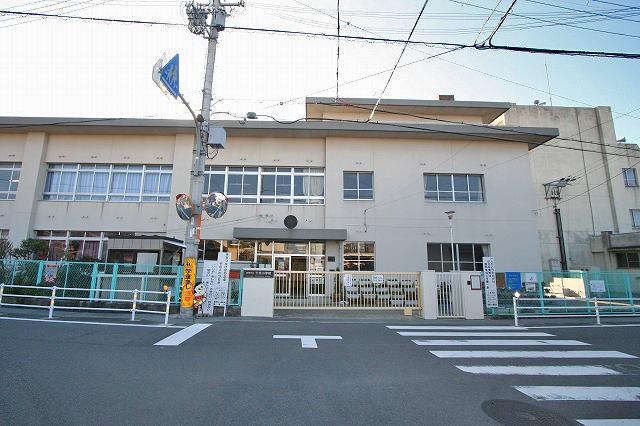 Primary school. 220m to the bottom Zhuang elementary school