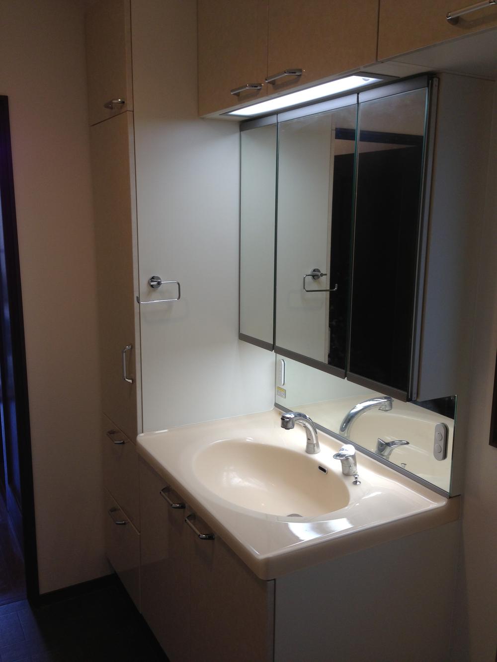 Wash basin, toilet. Wash basin (January 2013) Shooting