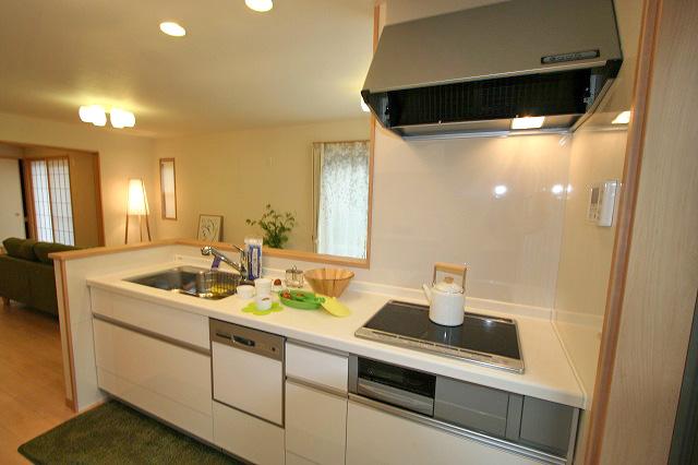 Kitchen. With built-in dishwasher