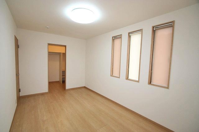 Non-living room. 2 Kaiyoshitsu