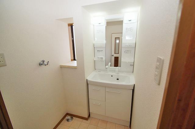 Wash basin, toilet. cross ・ Floor CF re-covered settled