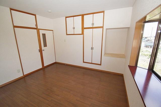 Non-living room. 2 Kaiyoshitsu