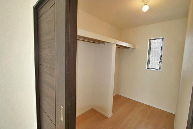 Receipt. Walk-in closet inside