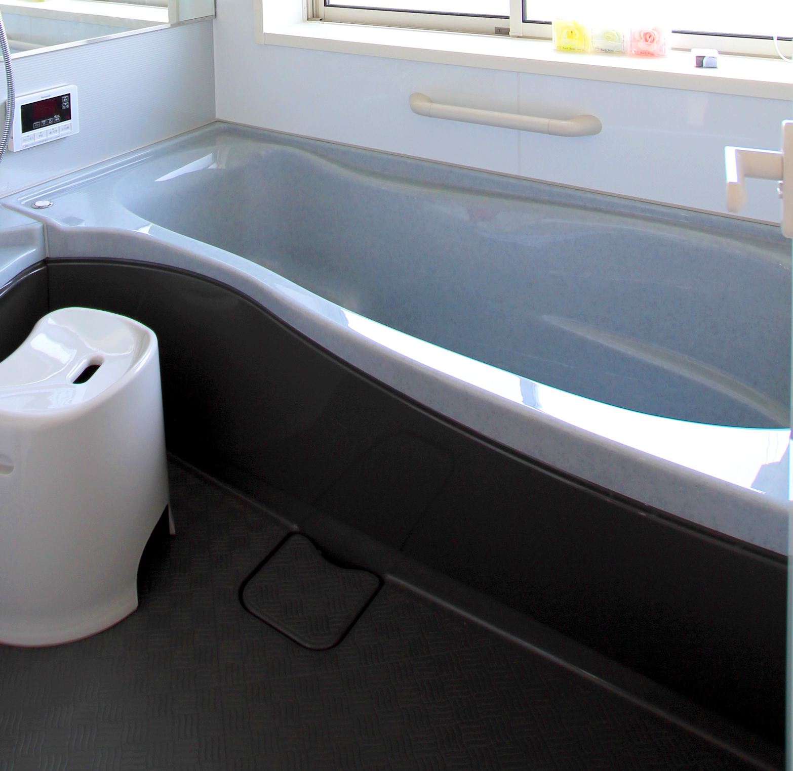 Other Equipment. Like a thermos, Adopt a hard cold tub. gas, Water bill also saves likely (same specifications photo)