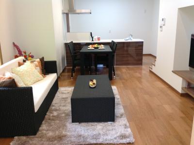 Living. It was accented by indirect lighting in the atrium ceiling full of sense of openness, No. 4 destination model house. Green park landscape is spread is by the window, Cozy good LDK