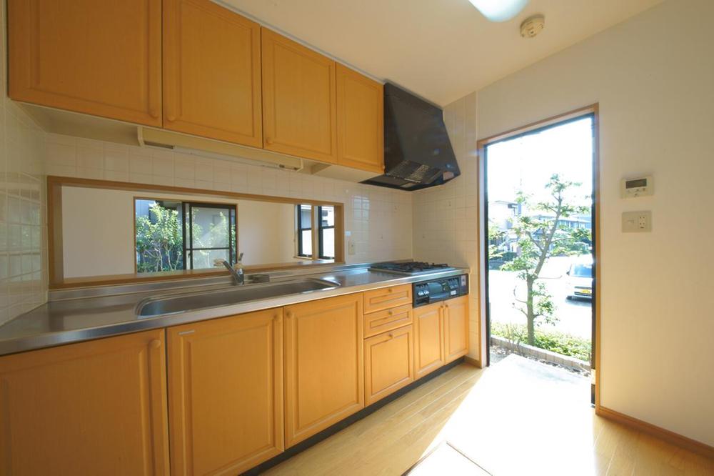 Kitchen. kitchen ~ State of the back door [2013 September shooting] 