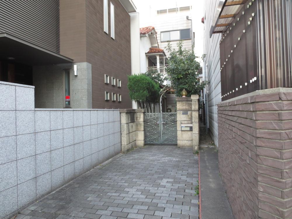 Local appearance photo. Local (11 May 2013) Shooting