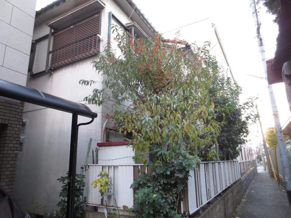 Local appearance photo. Local (11 May 2013) Shooting