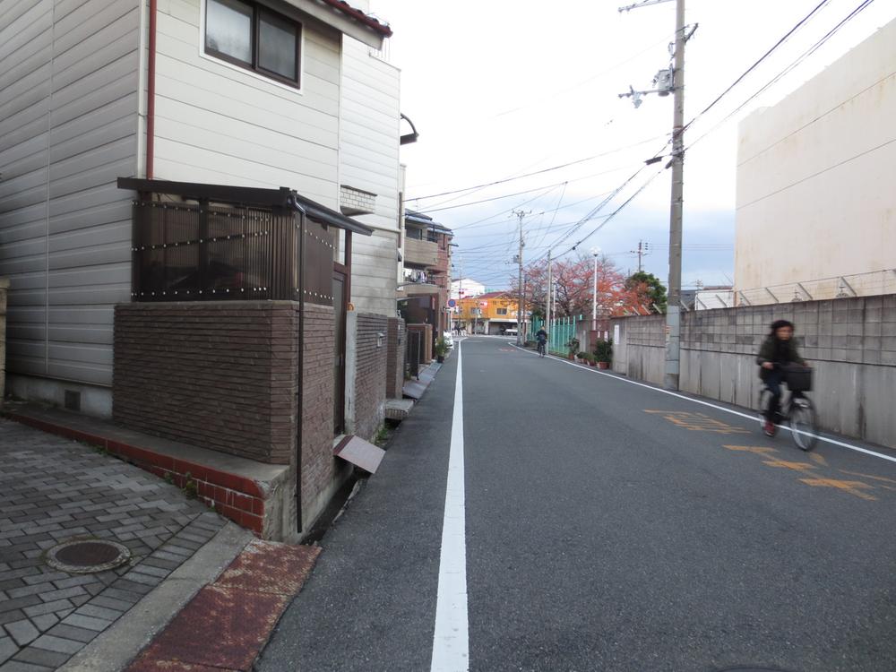 Local photos, including front road. Local (11 May 2013) Shooting