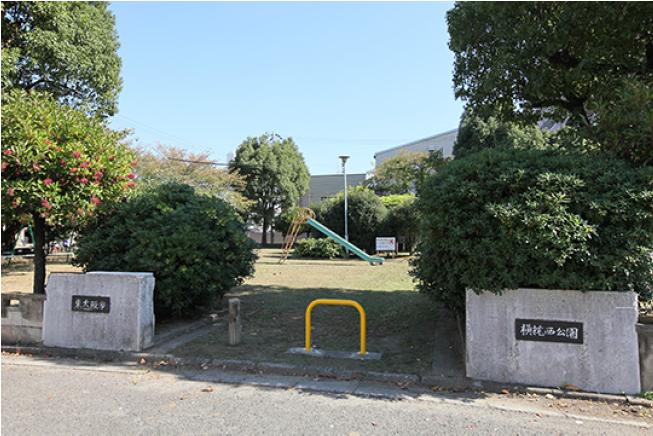 park. Yokomakuranishi 100m 2-minute walk to the park