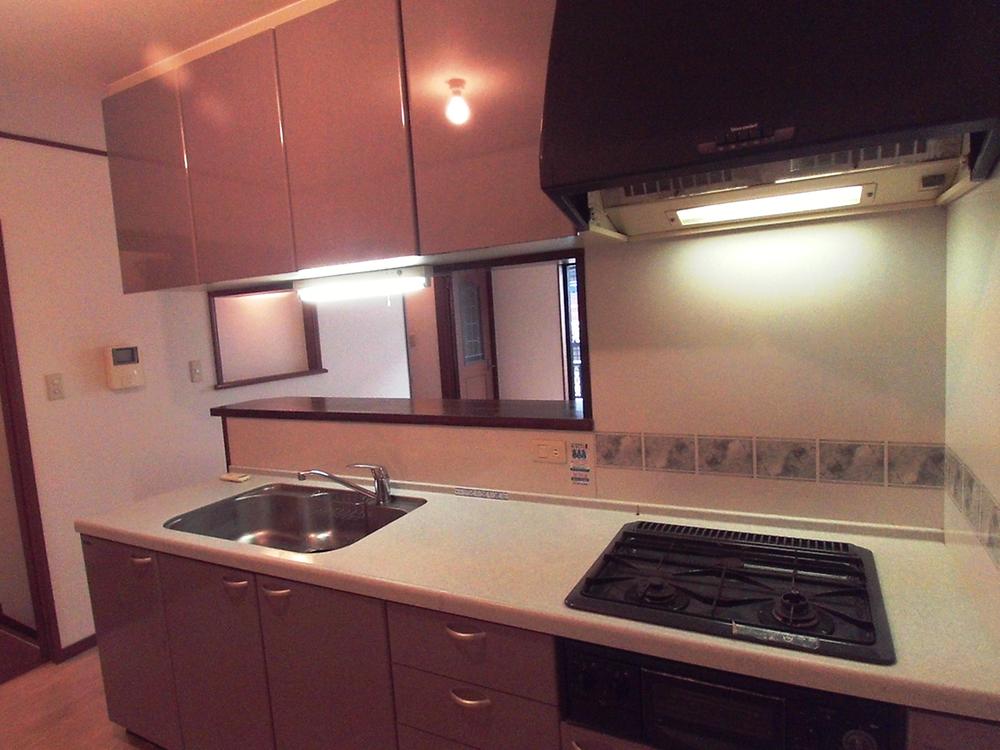 Kitchen. Face-to-face kitchen where you can enjoy a conversation while cooking